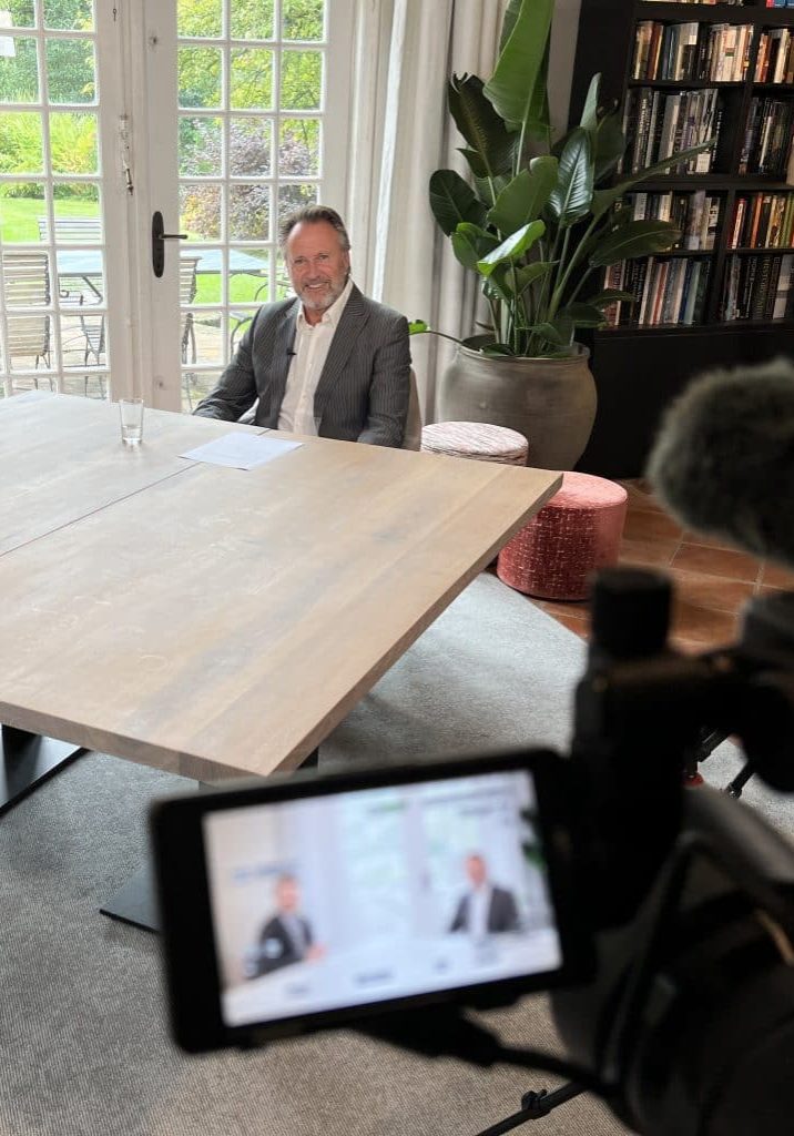 Video interview (2) Video interview (2)